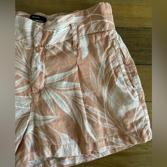 TAHARI Palms linen peach and white shorts - Picture 4 of 9
